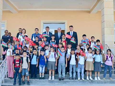 Samuxda şəhid və qazi övladlarına məktəb ləvazimatları verilib