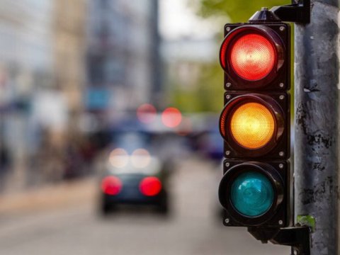 Bəzi prospekt və küçələrdə svetoforlara “yaşıl dalğa” tətbiq edilir