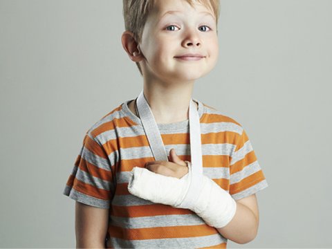 Travmatoloq: Oğlan uşaqlarında sınıqlar qızlara nisbətən daha çox olur