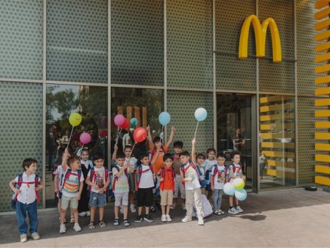 "McDonald"s Azərbaycan" və DSMF şəhid övladlarını məktəb ləvazimatları ilə təmin edib