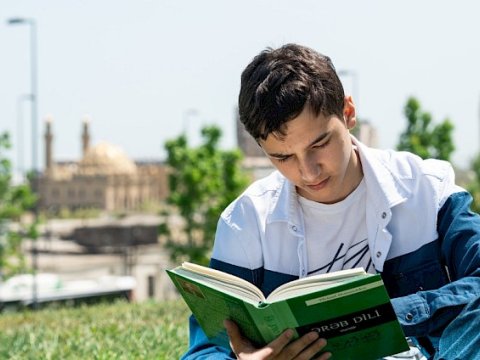 Ali məktəblərdə oğlanların sayı AZALIR