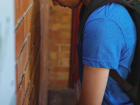 Azərbaycanda şagird sinif yoldaşının atası tərəfindən döyüldü