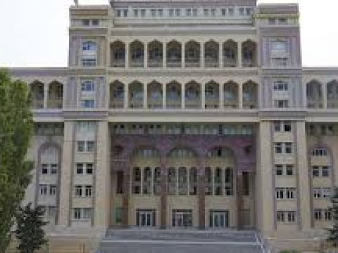 &ldquo;Bu yubkanızı gecə klubunda&nbsp;geyinin&rdquo; - Müəllim paylaşımına görə tənqid olundu&nbsp;