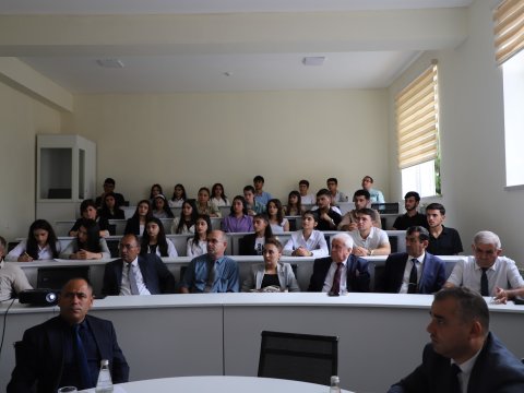 LDU-da &ldquo;Plastik Yaşıl Dünya naminə&rdquo; mövzusunda Dəyirmi masa