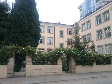 Samir Piriyevin qızının forması ilə bağlı məktəbdən AÇIQLAMA