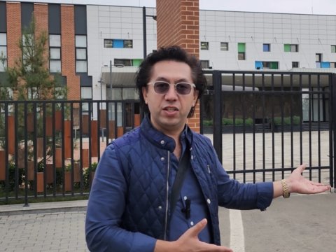 Özbək jurnalist Füzulidə&nbsp;Mirzə Uluqbəy məktəbində -&nbsp;VİDEO