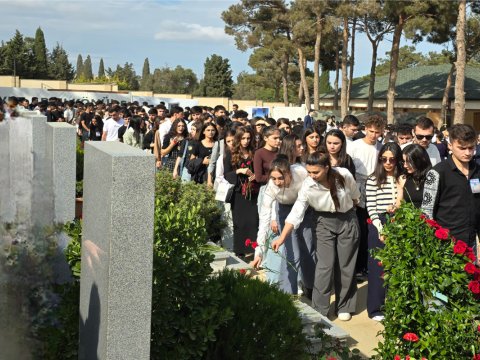 BMU tələbələri Vətən müharibəsi şəhidlərinin xatirəsini anıblar