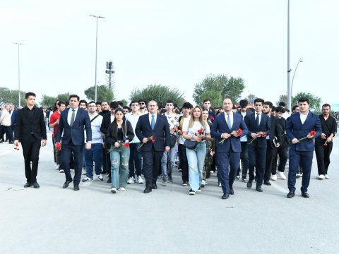 ADNSU-nun kollektivi&nbsp;Zəfər&nbsp;parkını&nbsp;ziyarət&nbsp;ediblər
