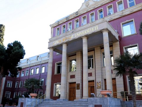 Məzunlardan diplom üçün pul alan müdir işdən çıxarıldı