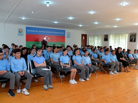 “Müəllim daxili bütövlüyü ilə cəmiyyətə nümunədir”