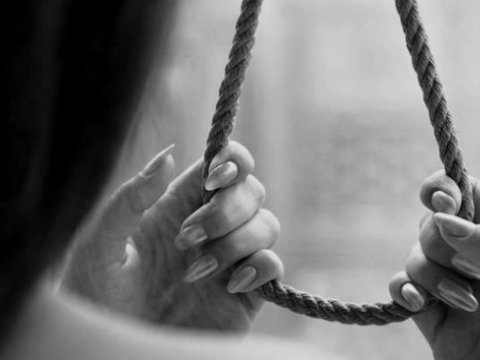 20 yaşlı iki uşaq anası intihar etdi