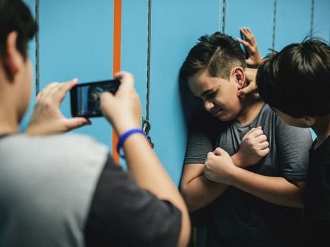 Məktəblərdə bullinq: Ağır fəsadları və gələcəyə təsiri