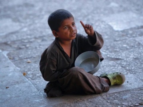 Qonşusunun yetim uşağını döyə-döyə diləndirdi