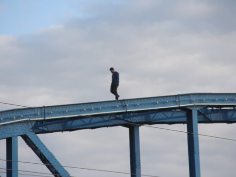 Xaçmazda yeniyetmə özünü körpüdən atıb