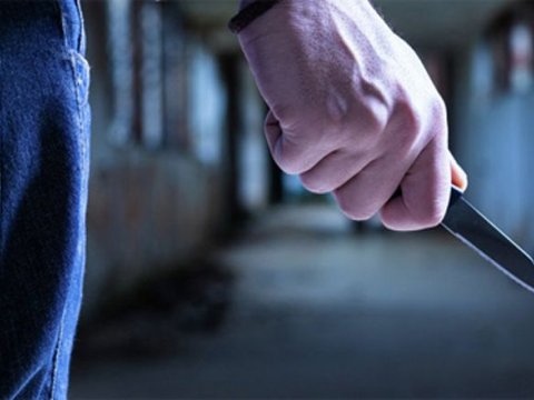 Bakıda ata və oğul qohumlarını bıçaqlayıb, ölən və yaralanan var