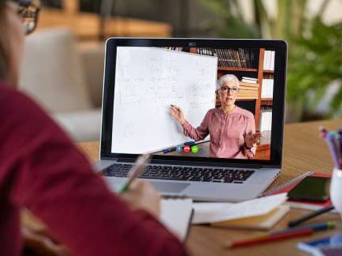 İsveç məktəblərində problemli şagirdlərə distant təhsil təklif olunur