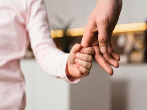 Uşaqlar kişinin himayəsinə verildiyi halda qadının pensiyası avtomatik dayandırılacaq