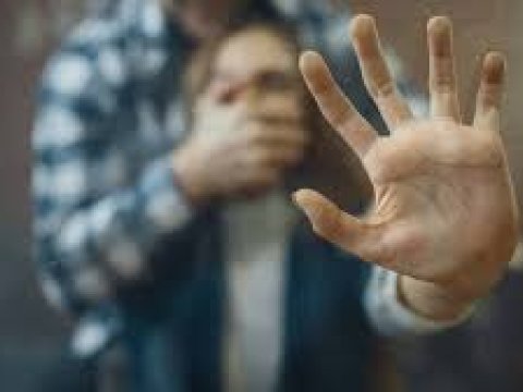 45 yaşlı kişi qızının sinif yoldaşına&nbsp;təcavüz etdi