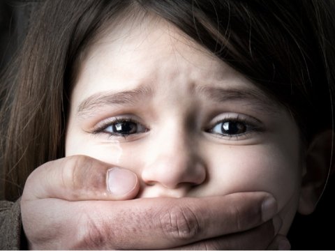 Psixoloq: Uşaqlara qarşı cinsi zorakılığı ən çox qohumları törədir