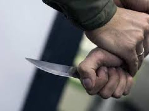 Anasını döyən şəxsi bıçaqlayan oğula HÖKM OXUNDU