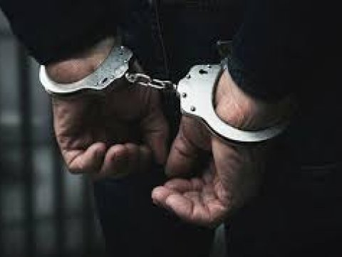 19 yaşlı&nbsp;gənc qonşularını bıçaqladı