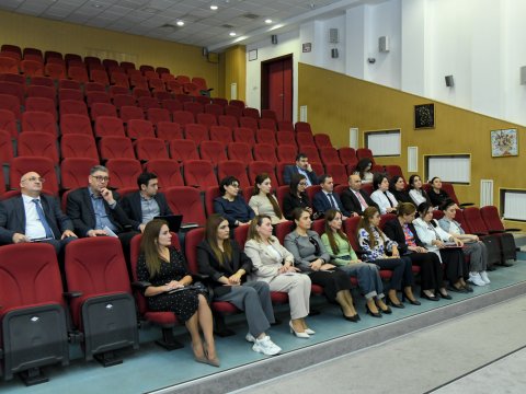 BMU-da elmmetrik bazalara çıxış mövzusunda təlim