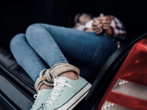 Azərbaycanda vəzifəli şəxs müəllimi qaçırtdı