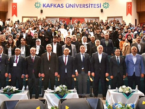 Beynəlxalq tədbirdə orta əsrlərdə Azərbaycanın elmi mühitinə dair məruzə dinlənilib