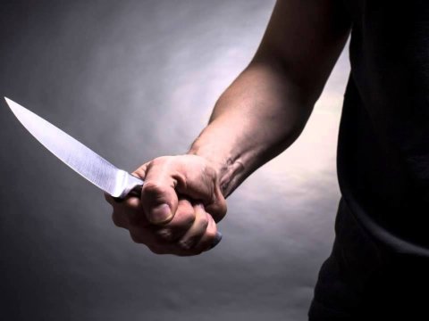 Gənc oğlan kafedə bıçaqlanıb