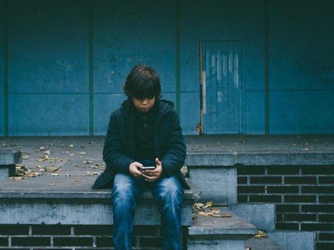 Terapevt: Kəkələməyə oğlanlarda daha çox rast gəlinir