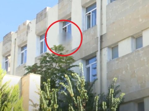 Şagirdi məktəbin pəncərəsindən salladılar