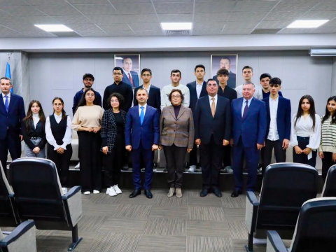 DİM-də "Elm və texnologiya” təqaüdü alan tələbələrlə görüş