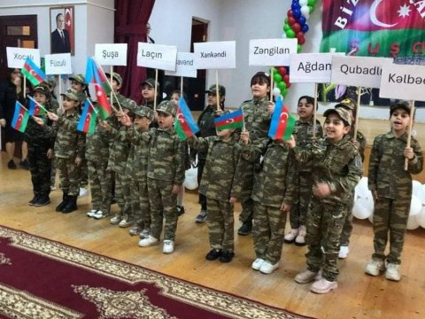 111 saylı orta məktəbdə Zəfər Günündən KADRLAR