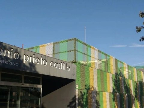 İspaniyada uşaq futbolu matçı zamanı tribunada atışma baş verib