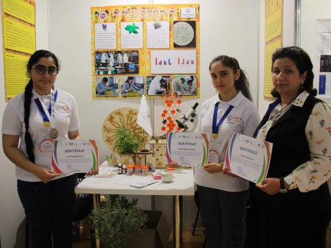 Məktəblilərin tədqiqat işi beynəlxalq konfansda müzakirə edildi