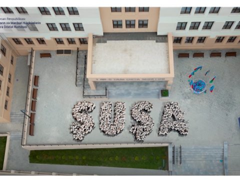 Məktəblilər Şuşada fləşmobda