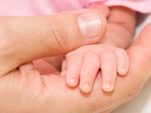 Ata beşaylıq qızını faciəvi şəkildə öldürdü