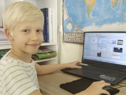 7 yaşlı uşaq iş təklifi aldı