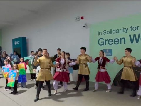 COP29-da azərbaycanlı uşaqlar iqlimlə bağlı aksiya keçiriblər