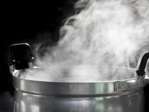 Bakıda gənc oğlan qaynar suda YANARAQ ÖLDÜ