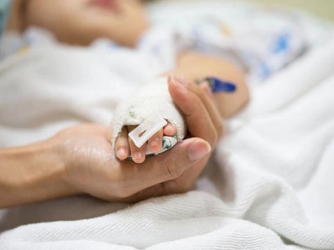 Xəstəxanaya aparılan səkkiz yaşlı qız yolda öldü