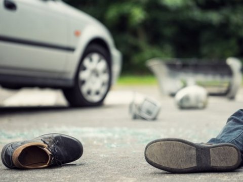 Bakıda avtomobil gənc oğlanı vurub