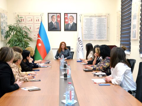 Məktəbəqədər təhsillə bağlı müzakirələr aparılıb