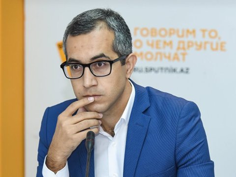 Məktəb həyətində siqaret çəkən müəllimlər sərt şəkildə cəzalandırılmalıdır