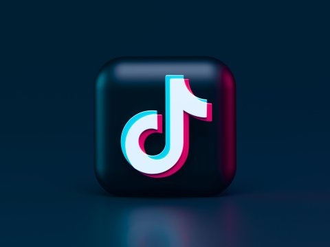 "TikTok" yetkinlik yaşına çatmayanlara gözəllik filtrlərindən istifadəni qadağan edəcək