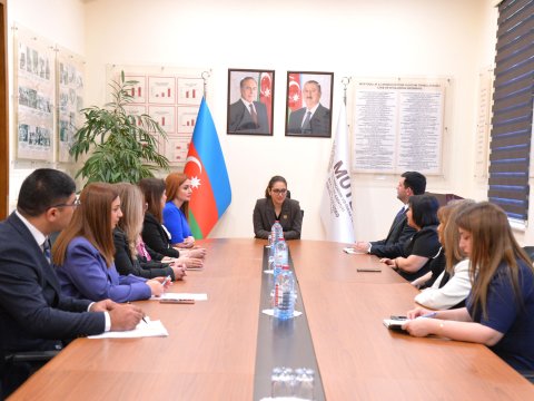 Təhsil işçilərinə təltiflər təqdim olunub