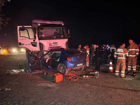 Ağır qəzada 5 gənc öldü