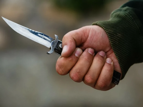 Gəncədə 18 yaşlı oğlan bıçaqlanıb