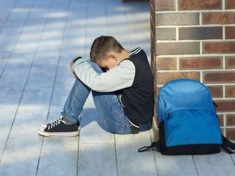 Müəllimin şagirdi döyməsi iddiasına cavab: "KSQ-nin nəticələri valideyni qane etməyib"