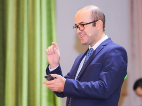 Data analitika: Sertifikatla işə qəbul sona çatır, təhsil universitetə KEÇİR